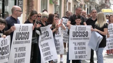 «Avete ucciso il commercio a Vibo», la protesta dei negozianti scuote la vigilia delle elezioni – Video