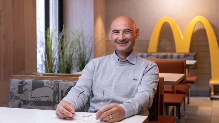 Entra per mangiare un panino e dopo 20 anni diventa proprietario di tre McDonald’s (uno a Vibo): la storia di Sergio