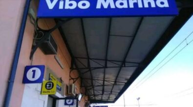 Stazione di Vibo Marina, potenziate le fermate dei treni ma resta il nodo dei cantieri e del degrado nel tratto che conduce al porto