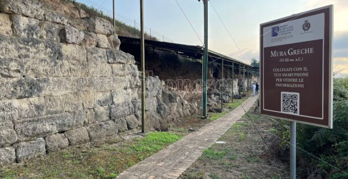 Hipponion rinasce, tra le antiche mura greche con il direttore del museo di Vibo: «Vi racconto la grandezza di questo luogo» – Video