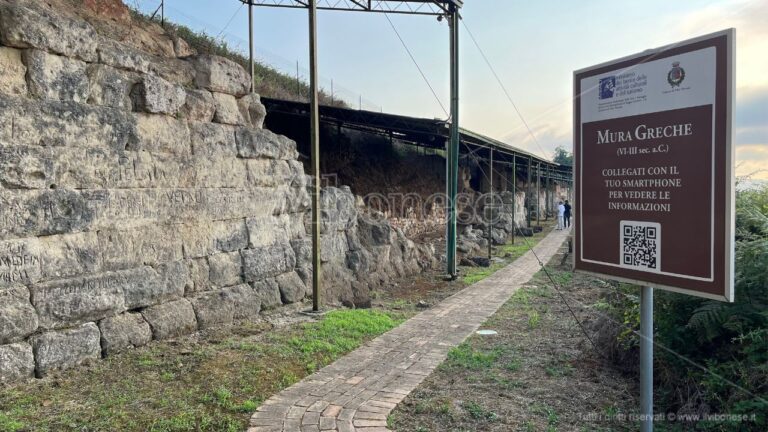 Hipponion rinasce, tra le antiche mura greche con il direttore del museo di Vibo: «Vi racconto la grandezza di questo luogo» – Video