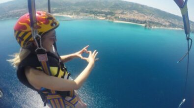 In volo sulla Costa degli dei, il Vibonese incanta gli amanti del parapendio e del parasailing