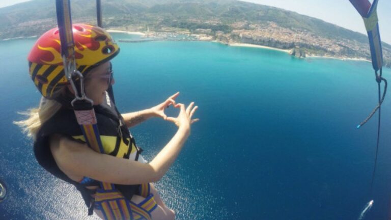 In volo sulla Costa degli dei, il Vibonese incanta gli amanti del parapendio e del parasailing