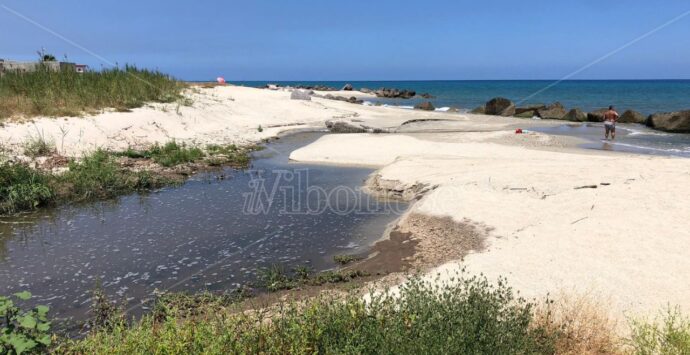 Il Comune di Vibo scopre una fognatura rotta che riversava liquami nel Sant’Anna: «Risposte ai cittadini e alla stampa»