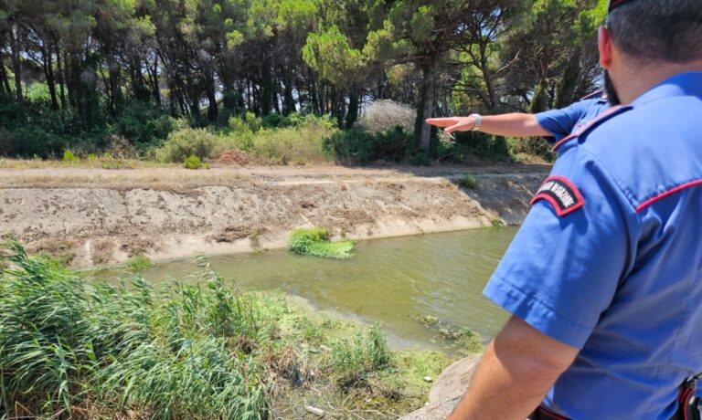 Toh, quanta acqua verde che viene da Lamezia: sequestrato un canalone industriale che scaricava a mare