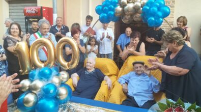 Comerconi in festa per i 100 anni di nonno Pantaleone Lentini: «Rappresenta la storia della nostra comunità» – Foto