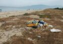Pizzo, la spiaggia come una discarica: il degrado attanaglia Colamaio. Una lettrice: «Rifiuti ed erbacce ovunque»