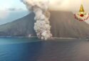 Eruzione a Stromboli, vietato l’approdo di navi turistiche. Allertata anche la Prefettura di Vibo per possibili emergenze