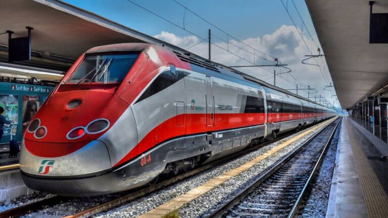 È ancora caos treni, un guasto a Roma Termini manda in tilt anche i convogli per la Calabria: ecco quali