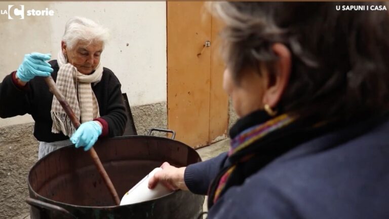 Le ultime saponificatrici di Dasà, un’antica e preziosa tradizione che rischia di scomparire – VIDEO