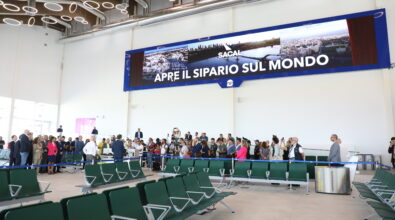 Il più grande maxischermo digitale in un aeroporto del Sud è a Lamezia: ecco il mega ledwall targato Pubbliemme – Video