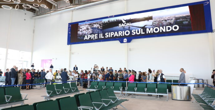 Il più grande maxischermo digitale in un aeroporto del Sud è a Lamezia: ecco il mega ledwall targato Pubbliemme – Video