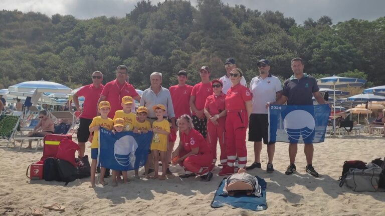 Sicurezza in mare, a Parghelia dimostrazioni di salvataggio in acqua e tecniche di primo soccorso