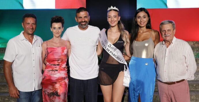 Talento e bellezza, Sara Palumbo incoronata Miss città di Parghelia: «Dedico la fascia ai miei genitori»