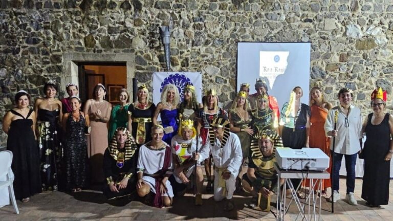 Un castello pieno di re e regine: successo per la serata danzante di beneficenza organizzata a Pizzo da MàMé For You