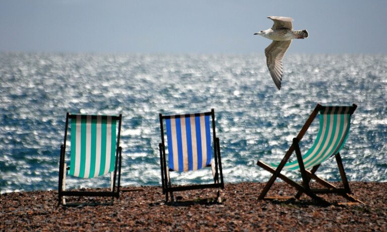 Sensibili ai silenzi, l’associazione San Pio X di Pizzo promuove gruppi di discussione…in spiaggia