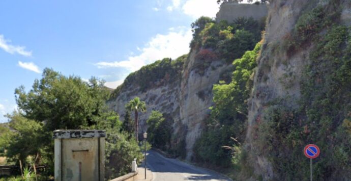 Modifiche alla viabilità a Tropea: ripristinato il doppio senso di marcia lungo la discesa Rocca Nettuno