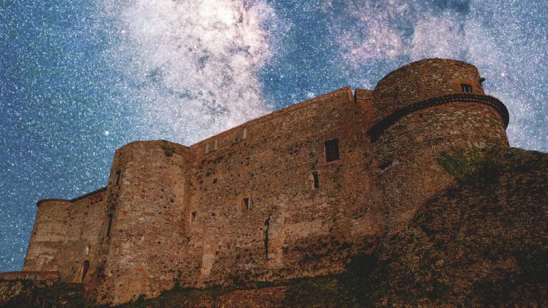 Notte magica al Castello di Vibo: col naso all’insù a guardare le stelle insieme al Fai