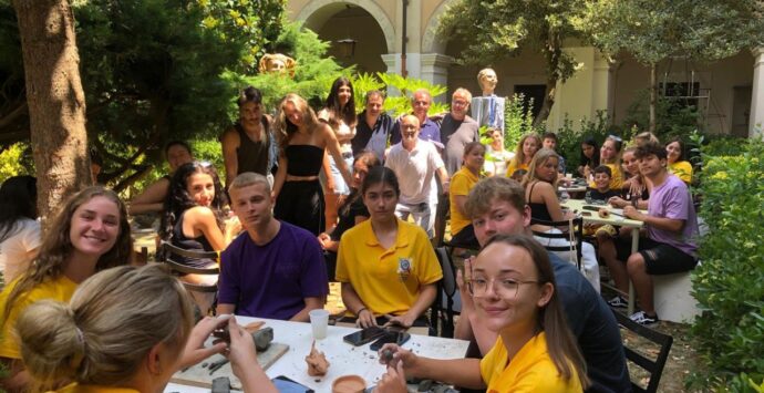 Giovani da diverse parti del mondo al Museo Limen di Vibo: cultura, arte e dialogo per un futuro inclusivo