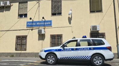 «Mancata osservanza dei requisiti di sorvegliabilità»: la Polizia locale di Vibo chiude un bar-pizzeria in viale Giovanni Palo II