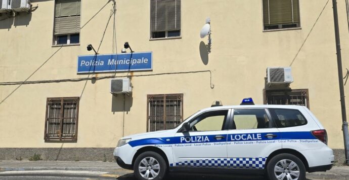 Vibo, la Polizia locale intensifica i controlli: oltre 15mila euro di multe e un veicolo rubato rinvenuto a Vena