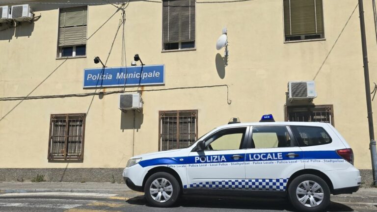 Vibo, la Polizia locale intensifica i controlli: oltre 15mila euro di multe e un veicolo rubato rinvenuto a Vena