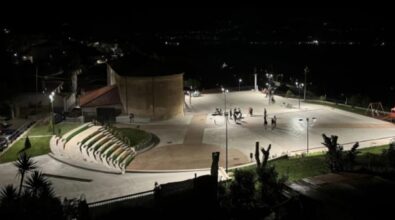 Ad Arzona di Filandari inaugurata la piazza-teatro, il sindaco Fuduli: «Vero e proprio capolavoro»