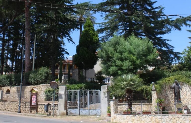 San Costantino Calabro, a Villa Sarmatina la personale dello scultore Giuseppe Famà