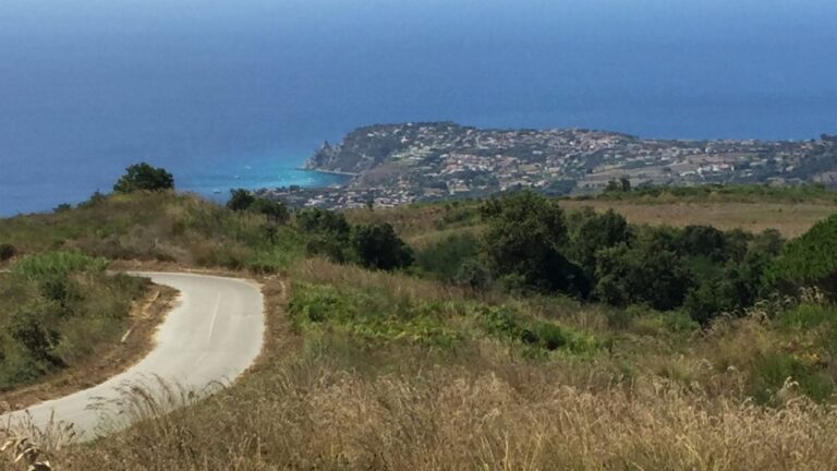 Coccorino, il balcone naturale di Capo Vaticano che si affaccia su storia e paesaggi incontaminati