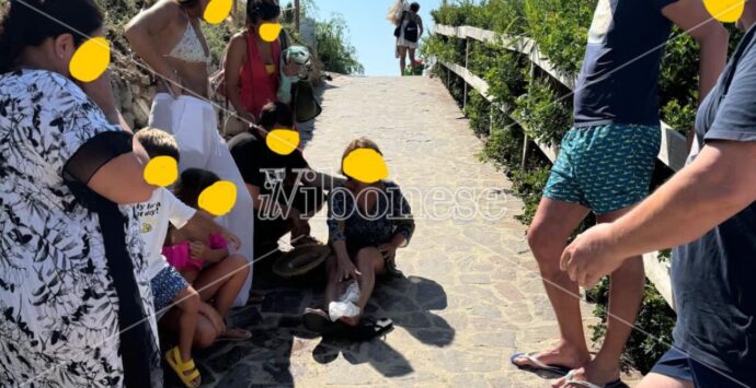 Capo Vaticano, ennesima caduta sulla rampa di accesso a Grotticelle: l’opposizione pronta a presentare un esposto