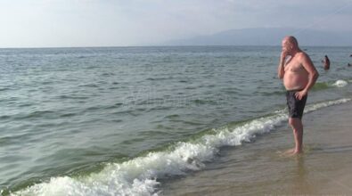 L’altra faccia di Pizzo, mare sempre più verde e turisti in fuga dai grandi lidi: «Qui non torneremo più» – VIDEO