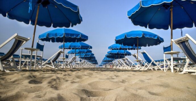 Sciopero stabilimenti balneari: a Tropea e lungo la Costa degli Dei ombrelloni aperti. Per il sindacato «adesione comunque massiccia»