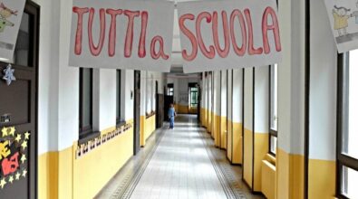 Scuola, in Calabria si torna sui banchi il 16 settembre ma senza cellullari. Il Forum delle famiglie: «Iniziare a ottobre? Non se ne parla». Le date di vacanze e ponti