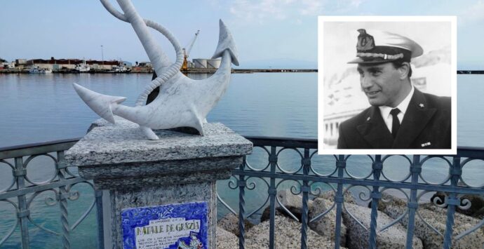 Vibo Marina, il belvedere intitolato al capitano Natale De Grazia nel 25esimo anno dalla sua misteriosa morte mentre indagava sulle navi dei veleni