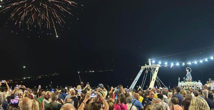 Vibo Marina: Madonna in mare tra lampi e tuoni, ma alla fine la festa è salva