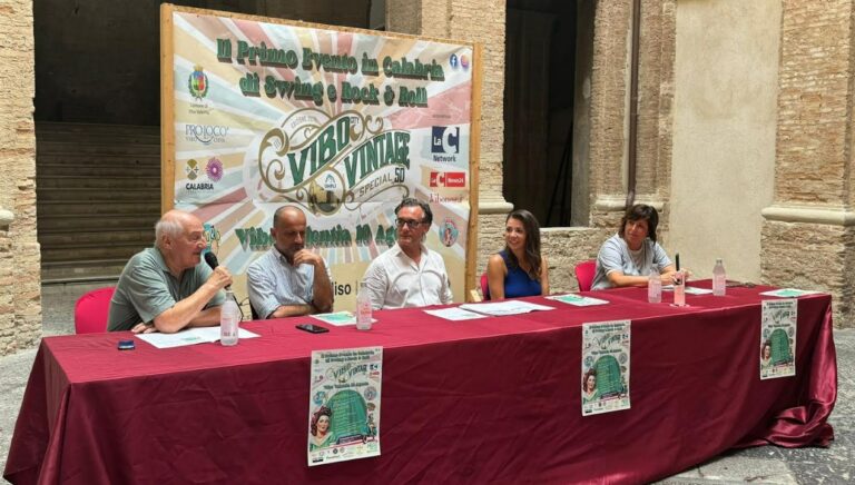 Al via la nuova edizione di Vibo vintage, la Pro loco cittadina: «Primo evento di swing e rock and roll in Calabria» -Video