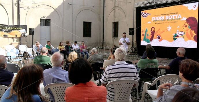 A Nicotera la sfida del Festival dell’Ospitalità: «Creare un turismo che metta al centro la comunità per valorizzare i territori» – VIDEO