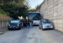 Stazione di Vibo-Pizzo, traffico in tilt: le auto dei pendolari (senza parcheggi) bloccano gli autobus: «Situazione insostenibile»