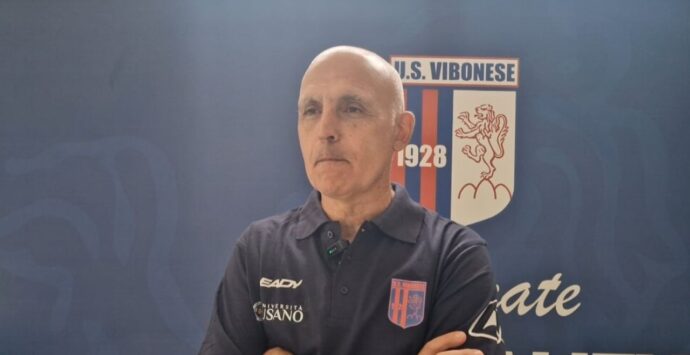 Serie D, la Vibonese attende la Sancataldese al Luigi Razza. Facciolo: «Mi aspetto una gara con pochi spazi, noi dovremo essere bravi a sfruttarli»