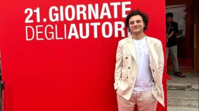 Un vibonese al Festival di Venezia: Simone Iorgi sul red carpet per il film Labirinti: «Bellissimo, dedico questa giornata a mia nonna che non c’è più»