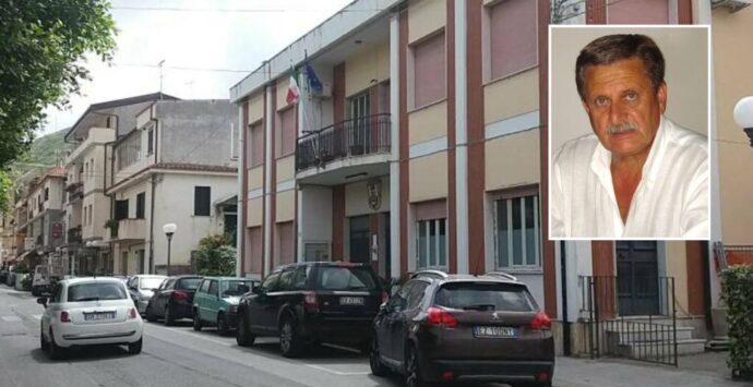 Parghelia, la minoranza accusa il sindaco: «Ha inveito contro un consigliere d’opposizione in un locale pubblico»