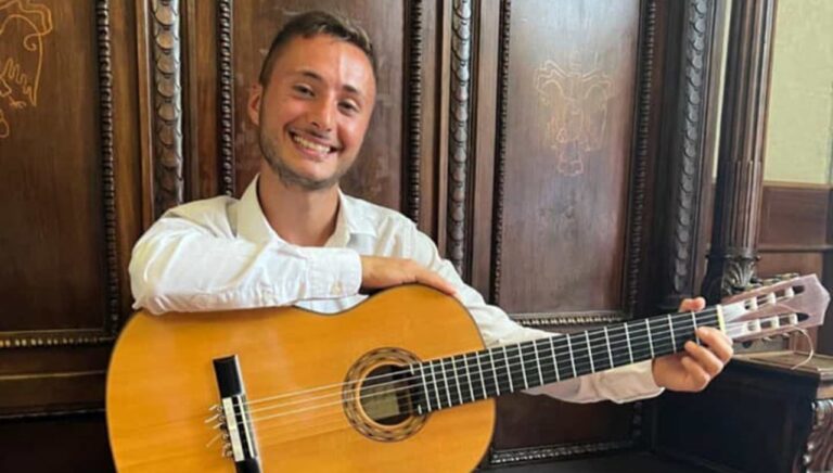 Torna Guitaromanie a Nicotera: protagonista lo studente del conservatorio di Vibo Francesco Varrese