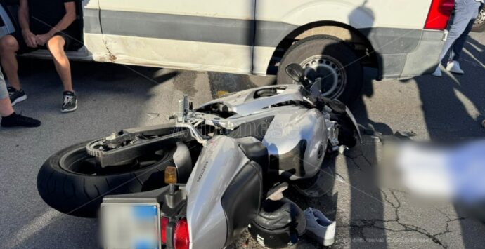 Incidente mortale a Vibo su viale Affaccio: perde la vita un motociclista, grave un ragazzo di 13 anni