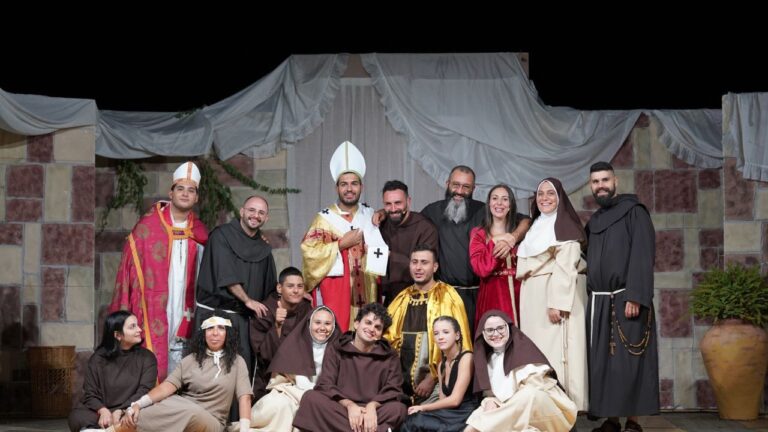 Teatro e fede: 12 giovani attori vibonesi portano in scena a Terranova da Sibari un musical su San Francesco e Santa Chiara