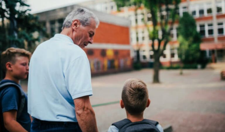 A scuola in sicurezza grazie al “Nonno vigile”: a Vibo il servizio di controllo pronto a ripartire