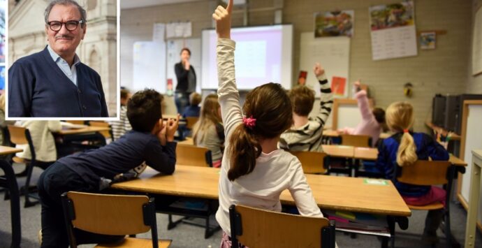 Si torna tra i banchi, il saluto amarcord del sindaco Romeo: «Come voi anche io sono al primo giorno di scuola»