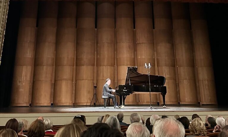 Musica, a Ferrara concerto di grande successo per il maestro di pianoforte vibonese Roberto Giordano