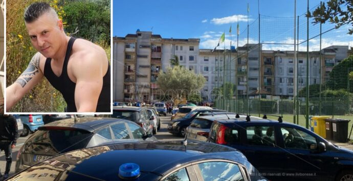 Omicidio a Crotone: l’inseguimento, la sparatoria e il pestaggio. Il poliziotto preso a calci e pugni dai parenti della vittima non è in pericolo di vita