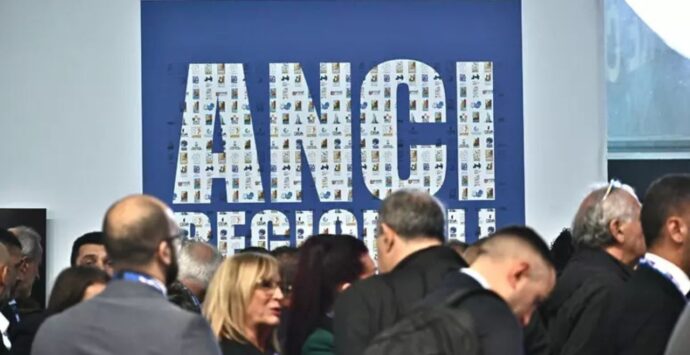 Ecco chi sono i 6 sindaci vibonesi che parteciperanno all’assemblea di Torino per eleggere il nuovo presidente dell’Anci