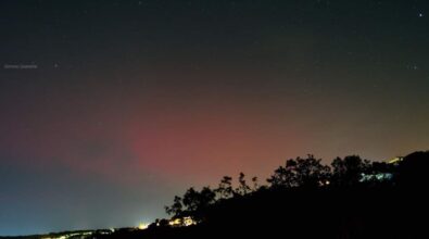 L’aurora boreale tinge di viola i cieli del Vibonese: la magia si è ripetuta questa notte – FOTO